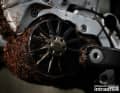 Die Intredrive GD8 sitzt erstaunlich kompakt im Tretlagerbereich und soll an die Aufnahmen von Shimano EP8-Motoren passen.