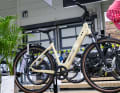 Mit dem Urbanico One nimmt Hercules urbane Alltagsfahrer ins Visier. Als E-Bike mit Markenparts für 1999 Euro ein sehr fairer Deal.