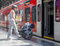Die Falteigenschaften sind besonders praktisch, wenn’s mal voll wird - zum Beispiel am Bahnhof.