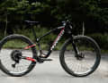 Looks fast even when stationary: The new Pinarello Dogma XC hardtail with asymmetrical frame design.