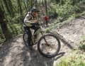 Better than expected: the light bike with its direct response behaviour is easier to control, especially in tight uphill bends.