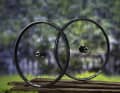 The E-Thirteen Sylvan wheels stand out thanks to their asymmetrical rim profile, which ensures stability on your all-mountain tours.