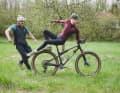 What's going on here? Lukas (left) is also a permanent test rider for BIKE. But when Max starts posing at the shoot, he suddenly has to "step in" as a photo assistant.