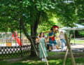 Für Kinder ist einiges geboten, unter anderem ein großer Spielplatz ...