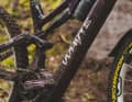 The bike does not set any range records with its lightweight 400 battery and powerful motor. The battery is also permanently installed in the bike and can only be removed for maintenance purposes.
