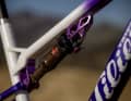 Elegant gefräst: Die Dämpferaufhängung und Umlenkwippe des Wilier Urta Ultimate sind aus Aluminium.
