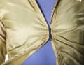 The zip can also be opened from below for better ventilation
