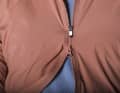 Der Zipper lässt sich von beiden Seiten öffnen, um in der Auffahrt für Kühlung zu sorgen