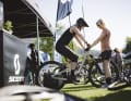 Mit einem Testbike geht's dann auf die Trails.