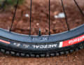 The XC28 wheels from ENVE's inexpensive Foundation series rely on technologies from the high-end M series, but reduce the price with special carbon laminates.