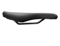 The shape of the saddle supports the slightly inclined posture of the upper body during sporty riding.