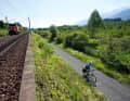 Here the cycle path runs alongside a railway line.