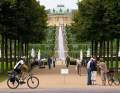Nicht erwischen lassen: Radfahren ist im Park Sanssouci eigentlich strengstens verboten.