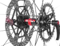 The extra-wide rear wheel hub features a stable thru axle, a floating brake disc and a huge stainless steel sprocket.
