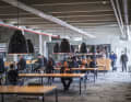 In der Halle ist auch das hauseigene „Corner Café“ untergebracht