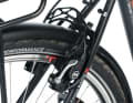 Magura’s HS-22 rim brake is far from being obsolete. On the Fahrradmanufaktur bike, it stands out thanks to its extra-grippy pads and stabilising bracket.