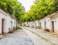Weinkeller entlang der historischen Kellergasse in Poysdorf.