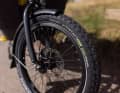 The compact tread pattern is designed to ensure low rolling resistance.