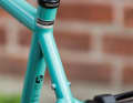 The frame of the Tout Terrain Tribeca is made of steel.