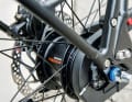 The chain runs, hermetically encapsulated, in Hebie's Chainglider. Together with the hub gears, this is a really low-maintenance solution