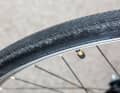It's nice how quietly and smoothly the almost treadless tyres, which are also light at just 600 grams, whirr over the asphalt!