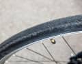It's nice how quietly and smoothly the almost treadless tyres, which are also light at just 600 grams, whirr over the asphalt!