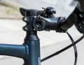 A stable adjustable stem and the slightly offset handlebars allow a variety of handlebar positions.