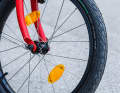 The small wheels roll more unevenly than 28-inch wheels. On the other hand, you can even transport the 20-inch bike unfolded free of charge on most public transport networks.