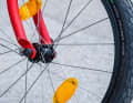 The small wheels roll more unevenly than 28-inch wheels. On the other hand, you can even transport the 20-inch bike unfolded free of charge on most public transport networks.