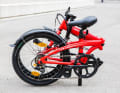Stairs, for example to the bicycle cellar, the office or the railway platform, are no problem with the folded Tern Link: simply use the saddle nose like a handle.