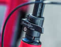 The stem can be quickly adjusted to different rider sizes using the Speedlifter.