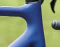 Fast wie aus Carbon: Steuerzentrale mit optisch nahtlosen Rohrverbindungen