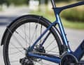 Suitable mudguards and lights are available for the Defy, and the four equipment variants (6,499 to 10,499 euros) also include an all-road version with slightly wider 35-millimetre tyres.