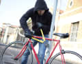Although the number of bicycle thefts is falling, the bikes being stolen are becoming increasingly expensive. What provides effective protection against bicycle theft? An overview of twelve smart locks and GPS trackers.