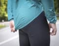 la partie dorsale est dotée d'une ceinture élastique, mais glisse légèrement vers le haut lorsque l'on pédale