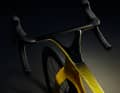 L'avant avec la potence en forme de V rappelle la course aéro rapide Cervélo S5