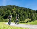 En gravelbike, la véritable aventure commence là où l'asphalte se termine et où la piste abrupte ne commence pas encore.