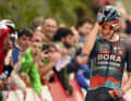Lennard Kämna jubelt über einen weiteren Grand-Tour-Etappensieg. Der Fahrer vom Team Bora-Hansgrohe gewinnt die Bergankunft der 9. Etappe der Spanien-Rundfahrt. La Vuelta, 3. September 2023.