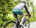 Un bon cuissard de cyclisme ne coûte pas forcément une fortune : nous avons testé dix modèles pour femmes et pour hommes à moins de 100 euros.