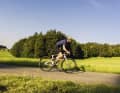 Sieht aus wie ein Profi-Renner, fährt sich aber touren- und einsteigertauglich: Das Canyon Endurace CF SLX verbindet zwei Welten