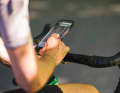 Support pour smartphone destiné aux vélos de course