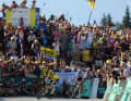 Der Kampf um wenige Sekunde bestimmt auch auf der 15. Etappe noch das Geschehen. Vingegaard und Pogacar sprinten um Bonussekunden bei der Zielankunft in Saint-Gervais Mont-Blanc. Tour de France, 16. Juli 2023.