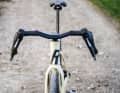 Élégants et aérodynamiques, cela ne fait aucun doute ! Mais les cockpits entièrement intégrés, comme celui du Scott Solace Gravel eRide présenté ici, sont un véritable cauchemar en termes d'entretien, ce qui peut coûter cher au consommateur final.