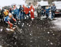 Episch: Beim Giro 1988 bewältigt Andrew Hampsten den Gavia-Pass im Schnee. Sein Team hatte mit warmer Rennkleidung und heißem Tee vorgesorgt.