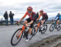 De grands succès : Pinarello compte parmi les marques les plus performantes dans le sport de course ces derniers temps. Tom Pidcock (devant) et ses coéquipiers d'Ineos conduisent le Dogma F.