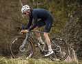 We tested the 245 gram saddle (Comp version, metal frame) in width M/L at a price of 90 euros on a gravel bike and on a road racer.