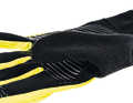 Gripgrab: Thumb made of terrycloth-like Roubaix material to prevent rubbing when blowing your nose.