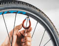 If the noise does not subside after many kilometres or if it occurs again on wheels that have been running for a long time, you should check the spoke tension and correct it if necessary. If you are doing this for the first time, you should consult a specialist dealer: Re-centring a wheel doesn't cost the earth, but you can do a lot wrong.