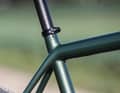 Borrowing from the Aethos: Specialized dispenses with technical gimmicks on both Crux models. For example, the classic seatpost clamp on the S-Works.