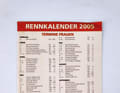 Auf der Rückseite des faltbaren Posters waren die Renntermine des Jahres 2005 abgedruckt – auf einer eigenen Seite die der Frauenrennen.